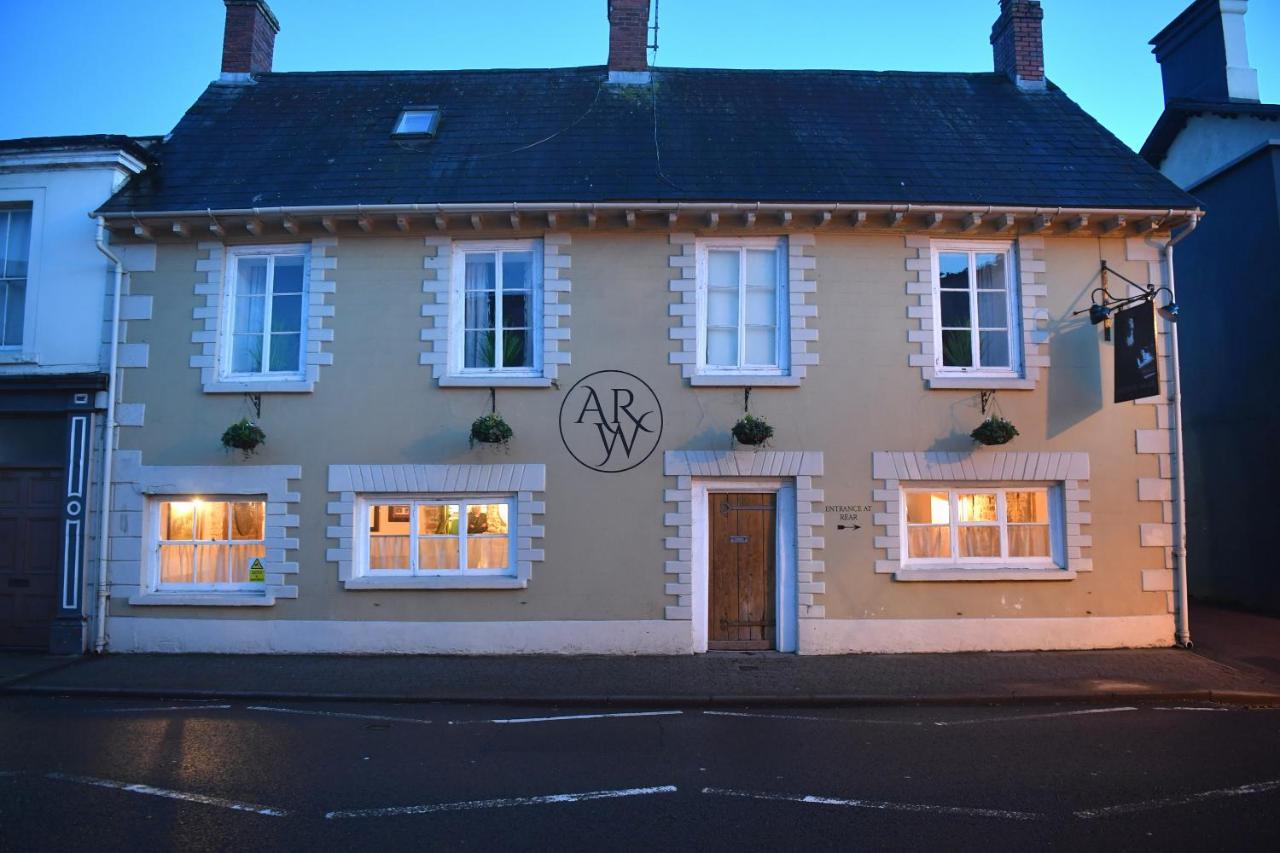 Alfred Russel Wallace Restaurant With Rooms Usk Extérieur photo